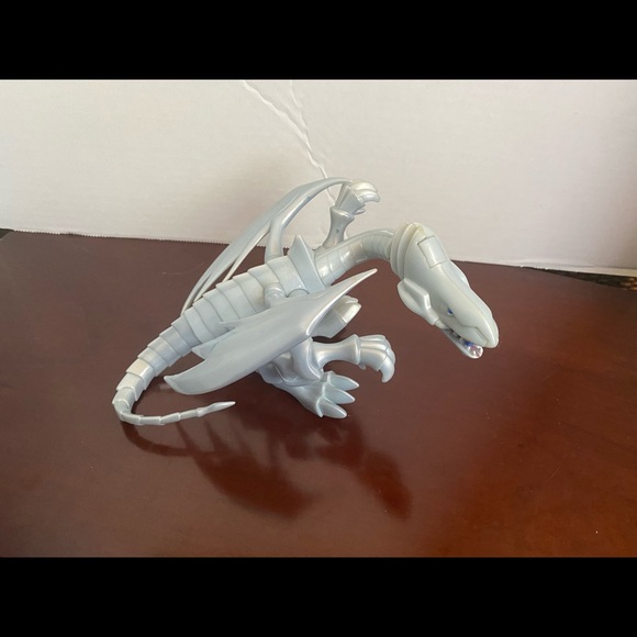 Vintage 1996 Blue Eyes White Dragon Yu-Gi-Oh Figure Toy Kazuki Takahashi - Picture 4 of 8
